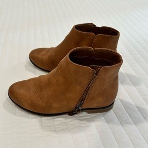 Girls Tan Cat & Jack Booties
